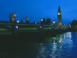 Big Ben et les Houses of Parliament vus la nuit depuis le Pont de Londres Photographie par O. Louis Mazzatenta