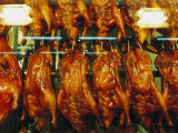 Roasted Ducks and Chickens in the Window of a Hong Kong Restaurant Lámina fotográfica por Eightfish