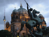 A Twilight View of the Berlin Cathedral, Berlin Landmarks at Night Photographie par Jim Webb