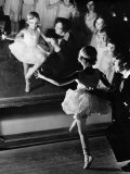 Ballet Teacher Advising Little Girl and Group of Dancers at Ballet Dancing School Look On Photographie par Alfred Eisenstaedt