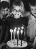Little Girl Blowing Out Her Candles on Her Birthday Cake Reproduction photographique sur papier de qualité par Robert W. Kelley