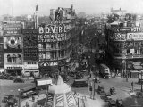 Excellent View of a Bustling Piccadilly Circus Premium Photographic Print Excellent View of a Bustling Piccadilly Circus Premium Photographic Print