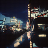 Fremont Street at Night Lit Up by Gambling Casino Neon Signs Photographie par Nat Farbman