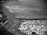 Crowds Thronging the Beach at Coney Island on the Fourth of July Photographie par Andreas Feininger