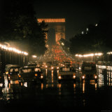 Night Time Traffic Streaming Down the Champs Elysees with the Arc de Triomphe in Background Photographie par Ralph Crane