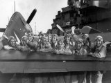 US Navy Pilots Give Grinning Group Portrait Across Tail of F-6F Hellcat on Board USS Lexington Photographie par Edward J. Steichen