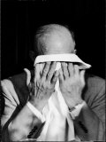Dwight D. Eisenhower Emotionally Crying After His Speech at the 82nd Airborne Luncheon 写真プリント - ハンク・ウォーカー