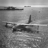 View of Plane Designed and Built by Howard R. Hughes Lámina fotográfica por J. R. Eyerman