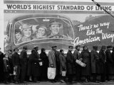African American Flood Victims Lined Up to Get Food and Clothing From Red Cross Relief Station Fotografisk trykk av Margaret Bourke-White
