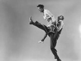 Leon Ames and Willa Mae Ricker Demonstrating a Step of the Lindy Hop Fotografie-Druck von Gjon Mili