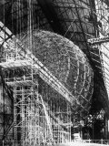Completed Iron Framework of Zeppelin Supported on Scaffolding at Fabrication Plant - Birinci Sınıf Fotografik Baskı Completed Iron Framework of Zeppelin Supported on Scaffolding at Fabrication Plant - Birinci Sınıf Fotografik Baskı