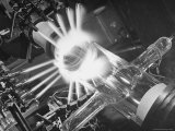 Laboratory Scene of Oxygen Hydrogen Flames Heating a Long Glass Tube to 900 Degrees Centigrade Reproduction photographique sur papier de qualité par Andreas Feininger