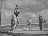 Circus Performers Practicing Stunt Lámina fotográfica de primera calidad por Cornell Capa Circus Performers Practicing Stunt Lámina fotográfica de primera calidad por Cornell Capa