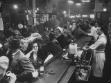 Alfred Eisenstaedt - Bar Crammed with Patrons at Sammy's Bowery Follies - Fotografik Baskı