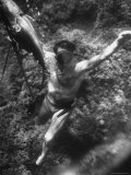 Man Spearing Fish Underwater Photographie par Gordon Parks
