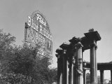 Contrast of Classical Columns with Pabst Blue Ribbon Electrical Sign Photographie par Walker Evans