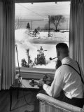 Man Operating Remote Control Snow Plow Lámina fotográfica por Joe Scherschel Man Operating Remote Control Snow Plow Lámina fotográfica por Joe Scherschel