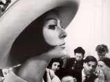 Dior Model Kouka Modeling in Paris Fashion Show Reproduction photographique sur papier de qualité par Paul Schutzer