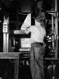 View of a Press Printing the Jewish Daily Forward Reproduction photographique sur papier de qualité par Hansel Mieth