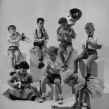Children Playing Various Musical Instruments Photographie par Nina Leen