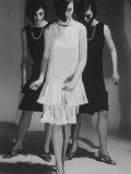 Look Alike Dresses Being Modeled by Dees Triplets Lámina fotográfica por Nina Leen