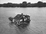 Just Room Enough Island, One of Thousand Islands in St. Lawrence River Premium-Fotodruck von Peter Stackpole