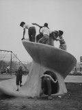 Children Playing on a Playground Photographie par Werner Wolff