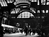 Interior View of Penn Station Fotografie-Druck von Walker Evans