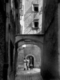 Three Young Women Chatting in Cobbled Alleyway of Old Section of Salzburg Premium Photographic Print by Alfred Eisenstaedt