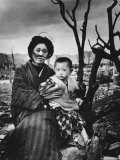 Mother and Child in Hiroshima, Four Months After the Atomic Bomb Dropped Premium Photographic Print by Alfred Eisenstaedt