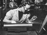 Women Working in Small Arms Factory Premium-Fotodruck von Hans Wild
