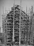 View of a Ship Being Completed in a Large British Shipbuilding Yard During WWII Premium-Fotodruck von Hans Wild