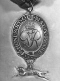 Official Badge For the King's Messengers Premium-Fotodruck von Hans Wild