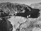 View of Boulder Dam, 726 Ft. High with Lake Mead, 115 Miles Long, Stretching Out in the Background Photographie par Andreas Feininger