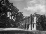 View of a House That Inspired Author Daphine du Maurier Premium-Fotodruck von Hans Wild