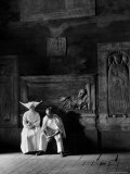 Two People Sitting in Hospital Where St. Catherine Nursed People with the Plague Fototryk i høj kvalitet af Walter Sanders Two People Sitting in Hospital Where St. Catherine Nursed People with the Plague Fototryk i høj kvalitet af Walter Sanders
