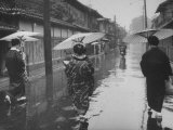 Rainy Day in Kyoto Reproduction photographique sur papier de qualité par Eliot Elisofon