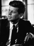 Senator John F. Kennedy, Posing For Picture Photographie par Hank Walker