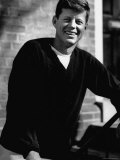 Senator John F. Kennedy, Standing Outside in a Sweater Reproduction photographique sur papier de qualité par Hank Walker