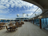 Tables and Chairs on the Pool Deck of a Cruise Ship Lámina fotográfica por Todd Gipstein