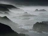 Surf Pounding the Shore of Big Sur Impressão fotográfica por Jonathan Blair