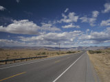 A Scenic of Route 40 Passing Through an Arizona Desert Photographie par Roy Gumpel