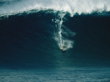 Surfeur sur une vague immense au nord de l'île Maui Photographie par Patrick McFeeley