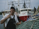 A Fisherman Repairing Nets Lámina fotográfica por Medford Taylor A Fisherman Repairing Nets Lámina fotográfica por Medford Taylor
