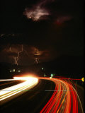 Lightning on the freeway 写真プリント - マイケル・ニコルズ Lightning on the freeway 写真プリント - マイケル・ニコルズ