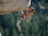 A Female Climber Negotiates an Overhang Photographie par Bobby Model