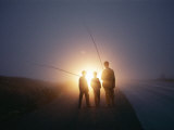 Three Men Walking Toward Their Car after a Day Spent Trout Fishing Photographie par Sam Abell