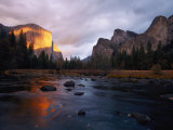 Evening Sun Lights up El Capitan and the Merced River Photographie par Phil Schermeister