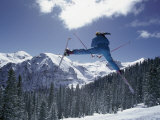A Skier Takes a Flying Leap Photographie par Paul Chesley