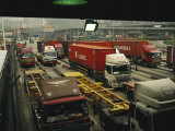 Containers Being Loaded at the Hong Kong Container Terminal Lámina fotográfica por Eightfish Containers Being Loaded at the Hong Kong Container Terminal Lámina fotográfica por Eightfish
